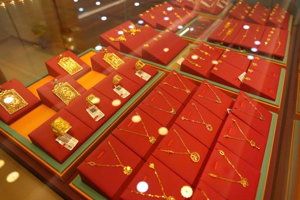 Giá vàng hôm nay 4-3 Giảm sâu ở cả hai chiều